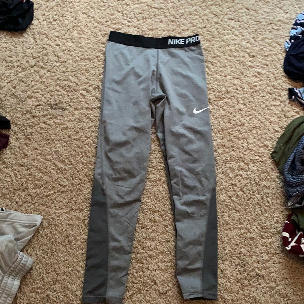 Girls Nike pro leggings